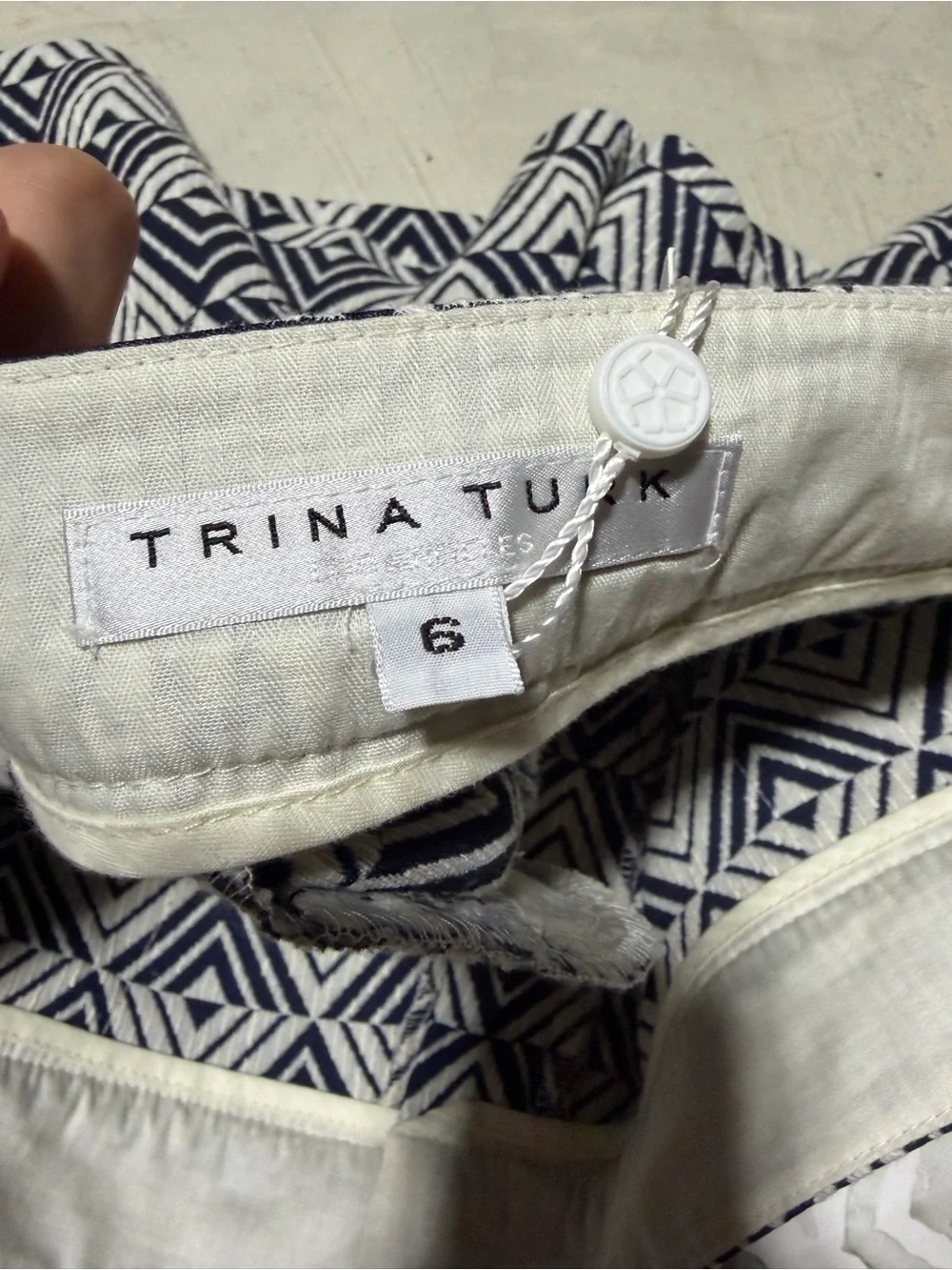 Trina Turk NWT Dael shorts Geometric Pattern Navy 6 MSRP$198